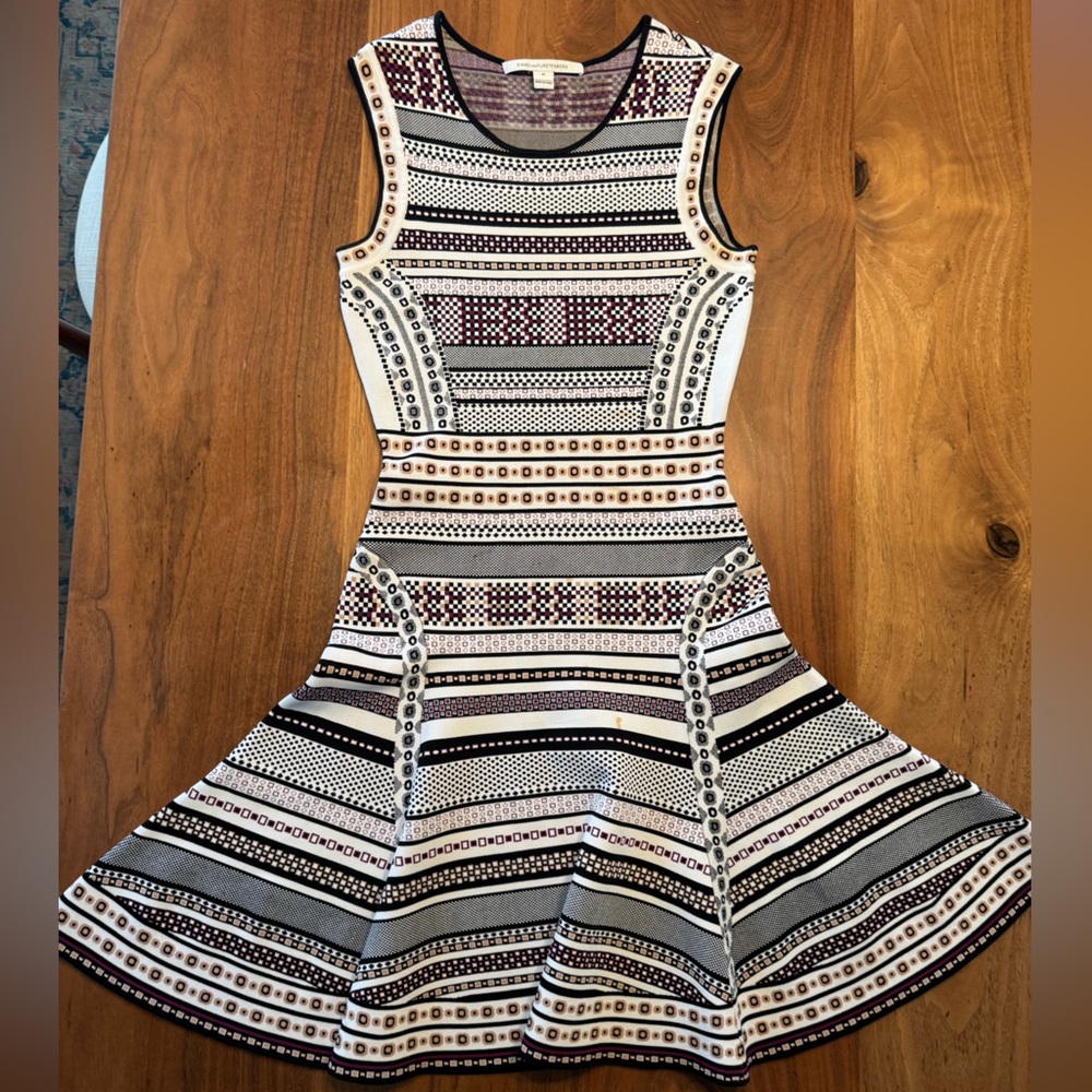 Diane von Furstenberg DVF Knit Dress Size M Geometric Print Sleeveless Sheath